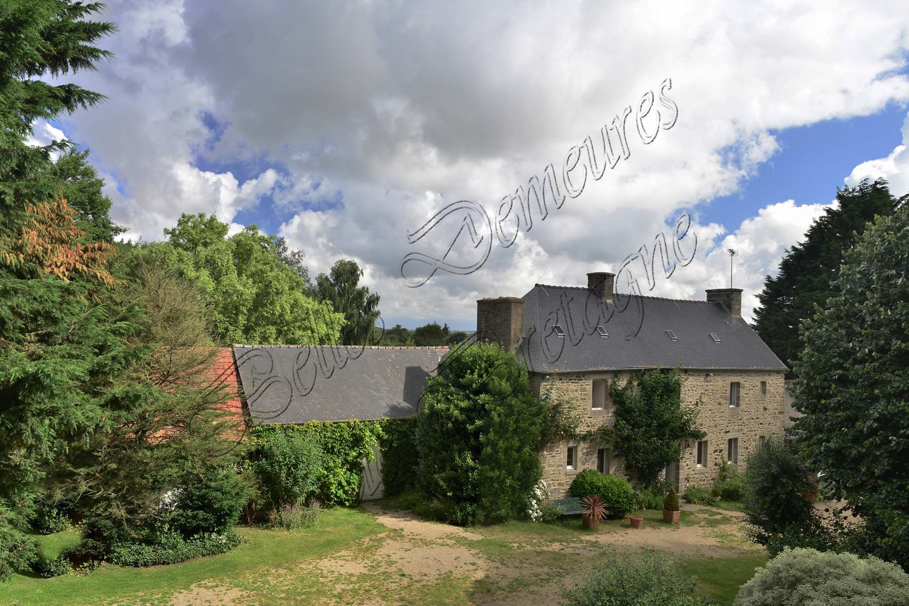 for sale a farm-manor in tregor countryside ctes darmor