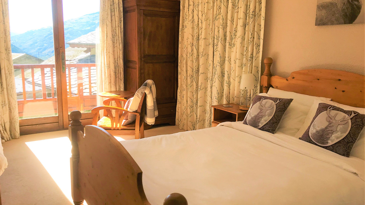 Large ski chalet for sale Seez Moulin