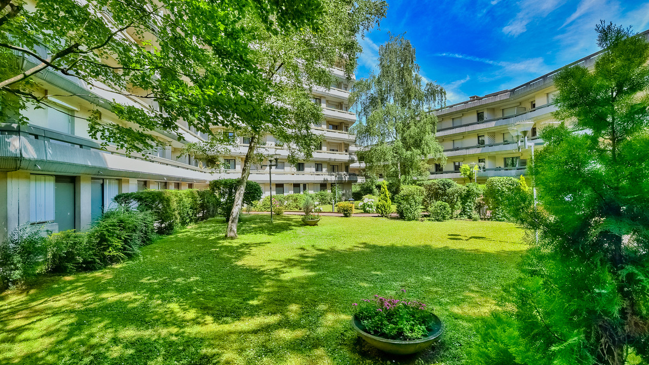 East Paris Apartment with lift for sale Seine Saint Denis Moulin